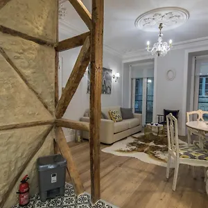 Lovelystay - Vintage Flat Near Santa Justa Elevator! Apartment Lisbon
